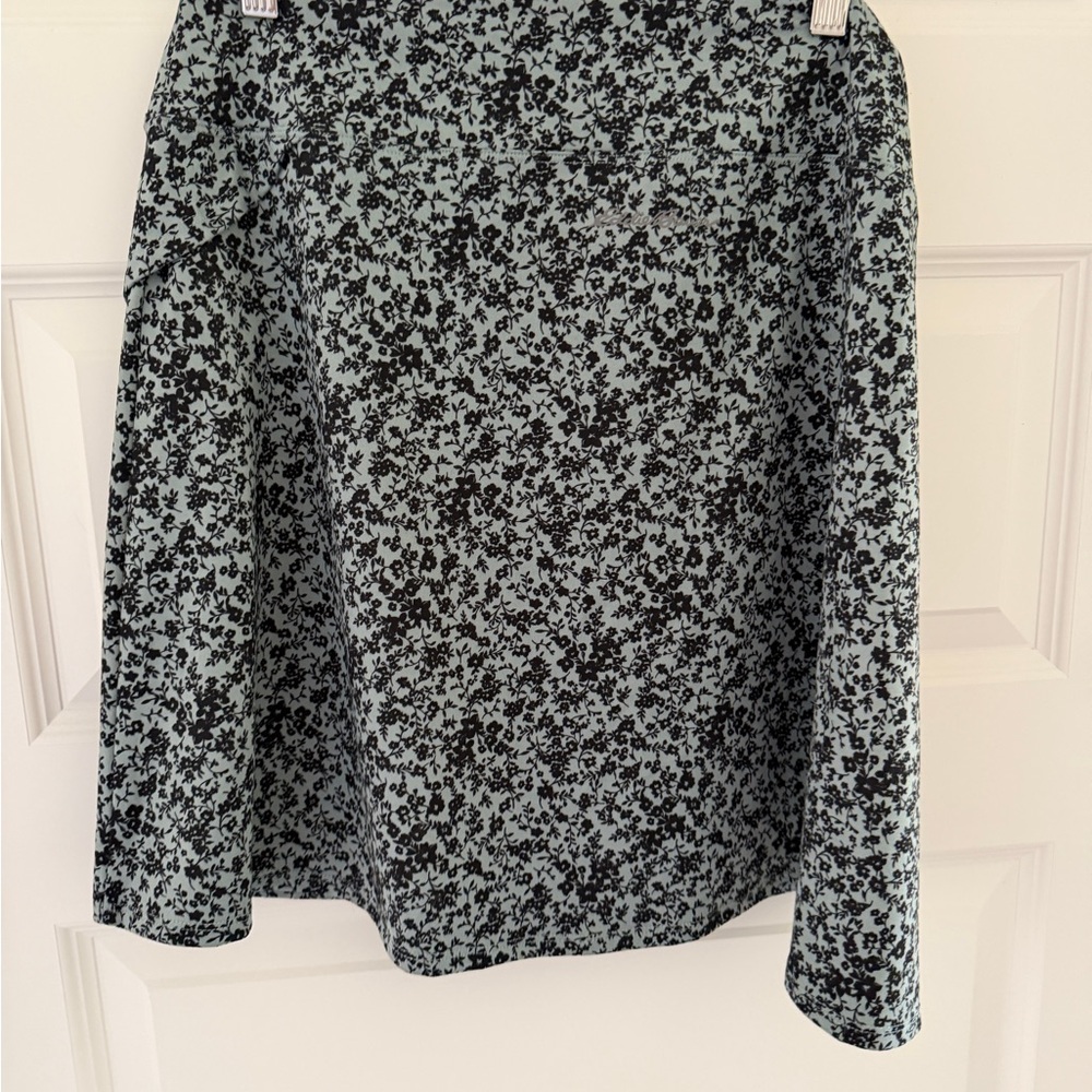 Eddie Bauer Black Floral Print Teal
Green Pull On Skirt